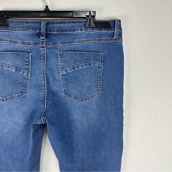 Natural Reflections, Size 14 Fray Hem Crop Destroyed Jeans Hi-Rise - Picture 7 of 14